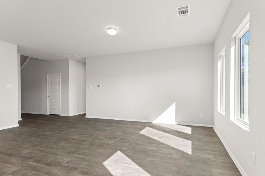 Spacious, unfurnished interior of a new home in Cloverleaf, Austin (Image 24). Spacious, unfurnished interior of a new home in Cloverleaf, Austin (Image 24).