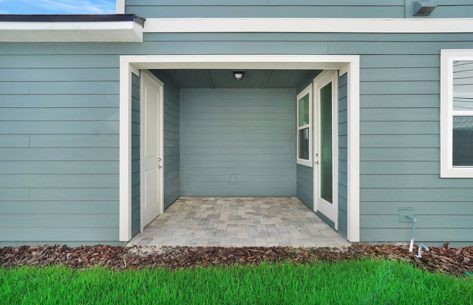 Capri | Covered Lanai