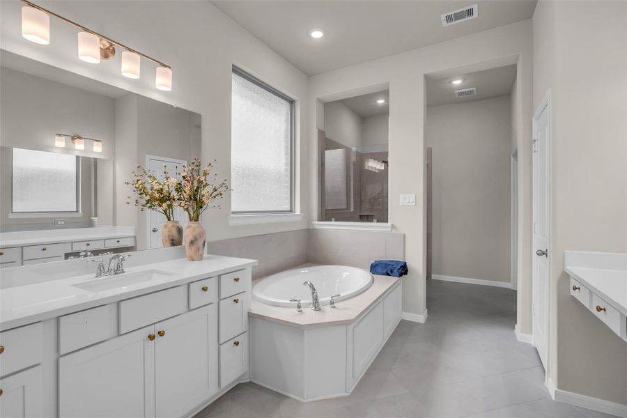 Furnished interior view inside a new home in , Conroe (Image 10).