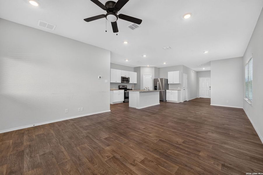 Spacious, unfurnished interior of a new home in Avenida, Converse (Image 26). Spacious, unfurnished interior of a new home in Avenida, Converse (Image 26).