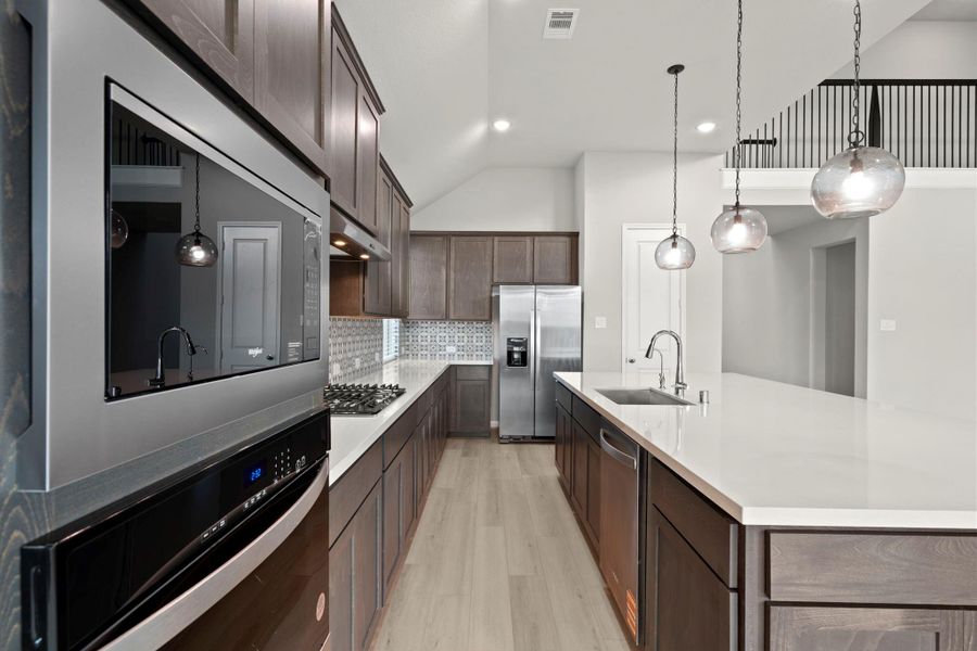 Furnished interior view inside a new home in Valencia 60', Manvel (Image 12).