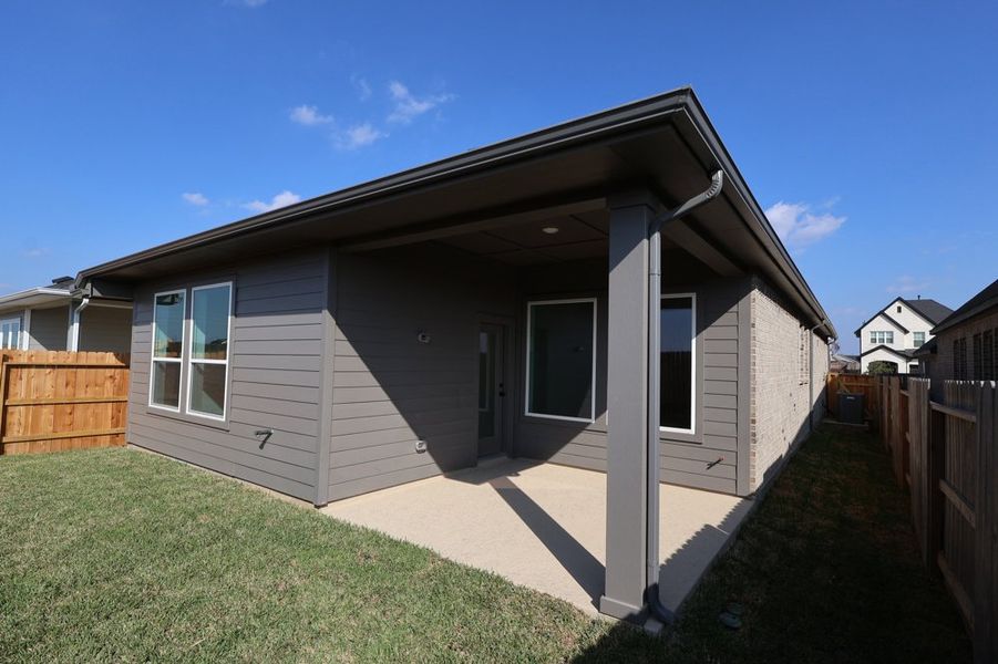 Exterior details and patio area of a home in The Grand Prairie 40’, Hockley (Image 3).