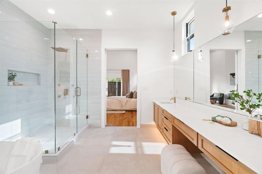 Furnished interior view inside a new home in , Dallas (Image 25).