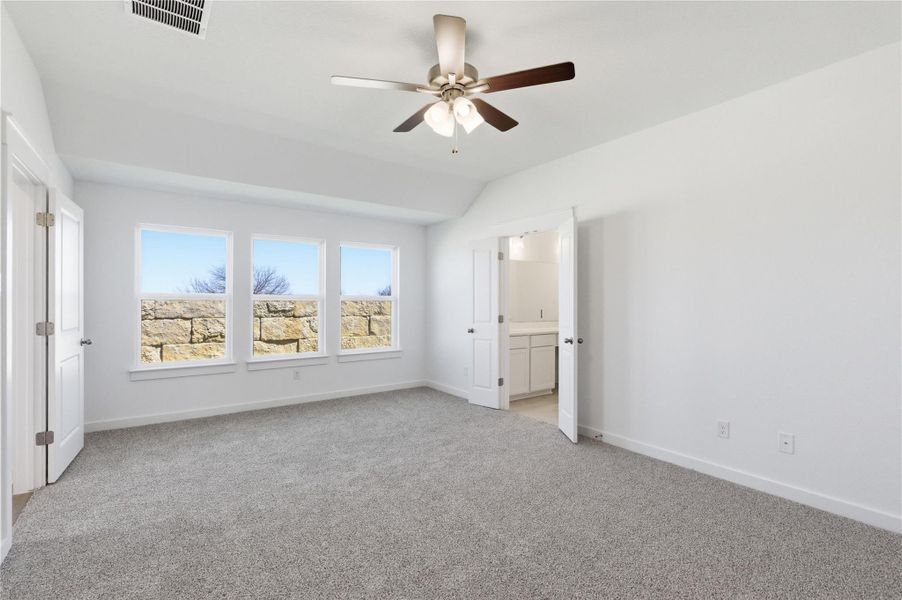 Spacious, unfurnished interior of a new home in Hunters Glen, Jarrell (Image 15).