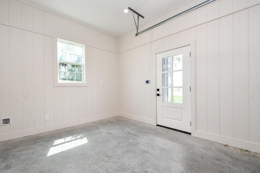 Spacious, unfurnished interior of a new home in , Palacios (Image 33). Spacious, unfurnished interior of a new home in , Palacios (Image 33).