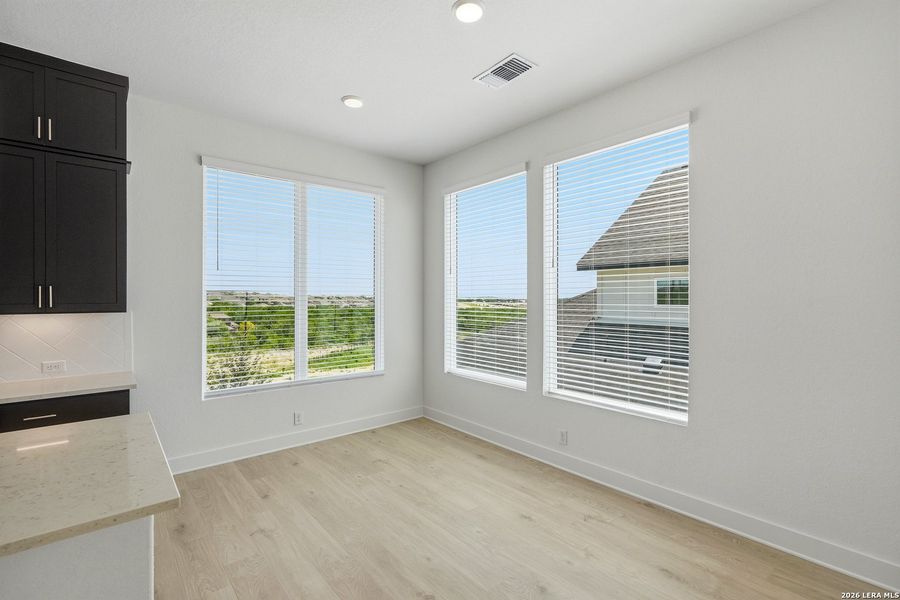 Spacious, unfurnished interior of a new home in Prominence Urban, San Antonio (Image 36).