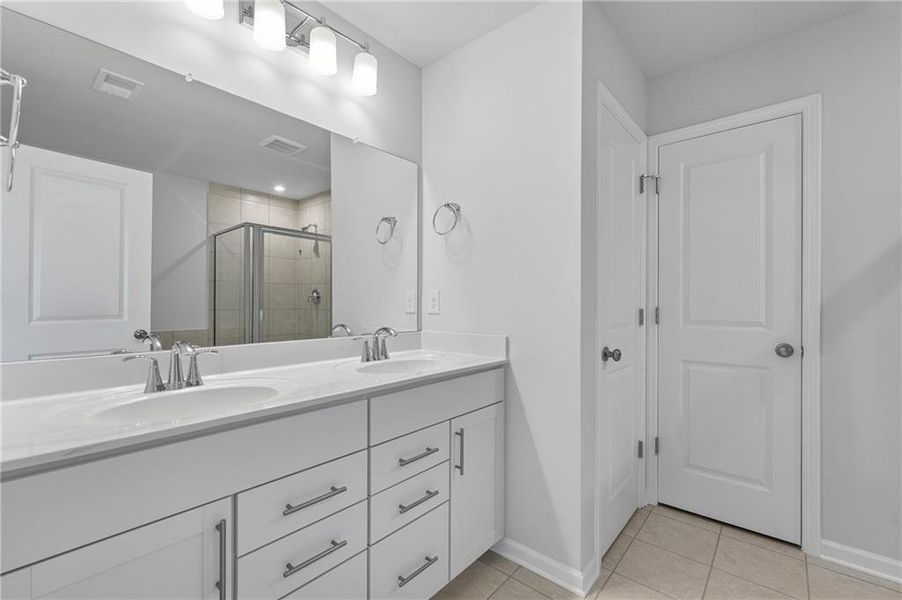 Furnished interior view inside a new home in Hawthorne Ridge, McDonough (Image 11).