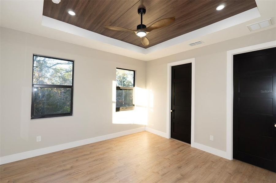 Spacious, unfurnished interior of a new home in , Tampa (Image 28).