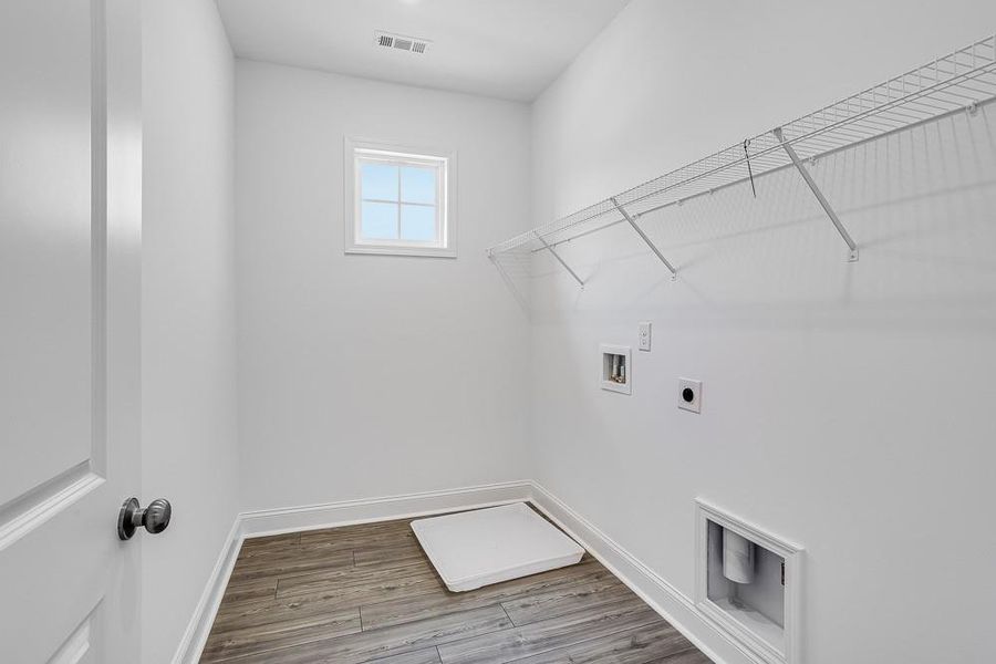 Spacious, unfurnished interior of a new home in Auburn Glen, Dacula (Image 17).