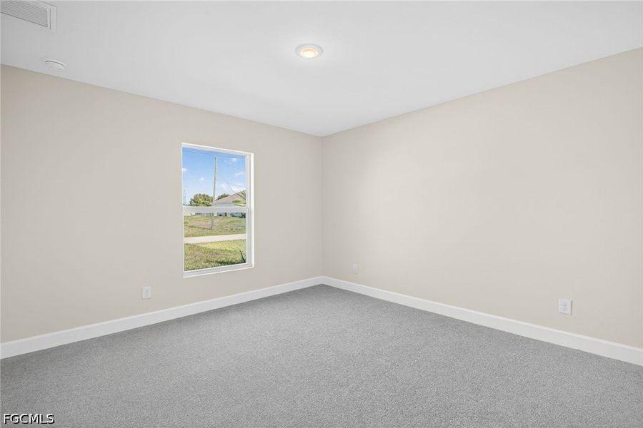 Spacious, unfurnished interior of a new home in Cape Coral, Cape Coral (Image 21).