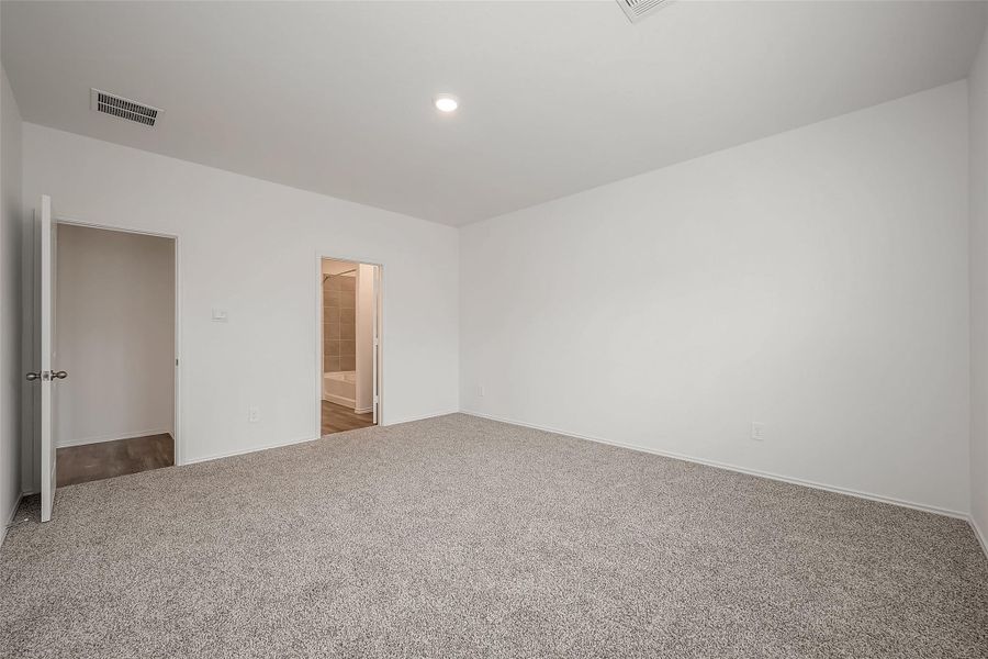 Spacious, unfurnished interior of a new home in Breckenridge Forest, Spring (Image 36).