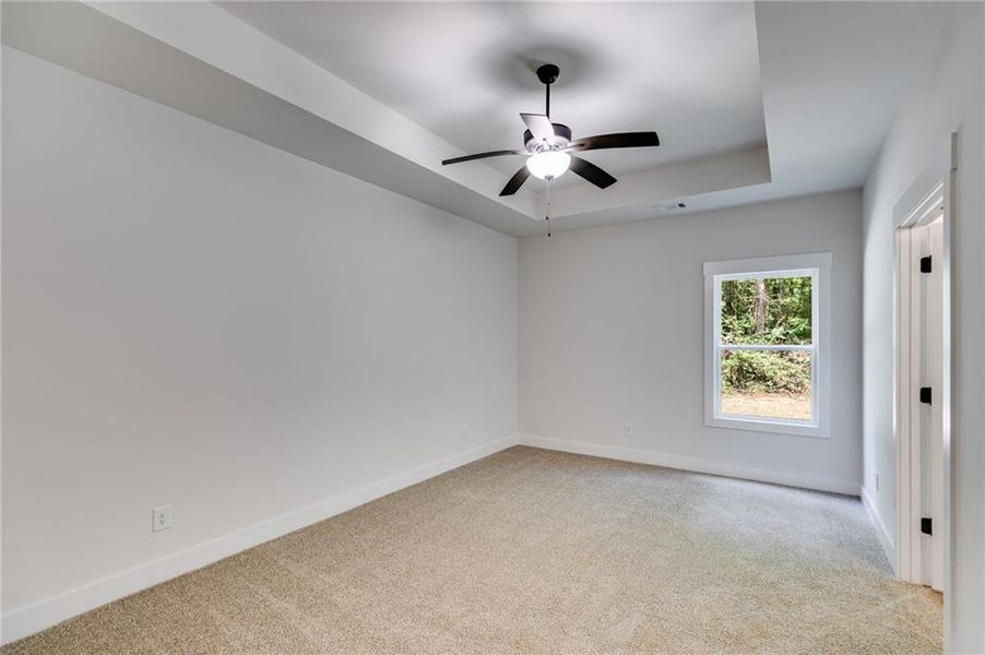 Spacious, unfurnished interior of a new home in , Silver Creek (Image 28).