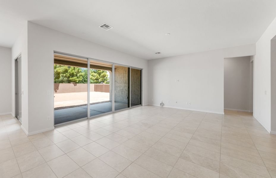 Spacious, unfurnished interior of a new home in Soleo, San Tan Valley (Image 22).