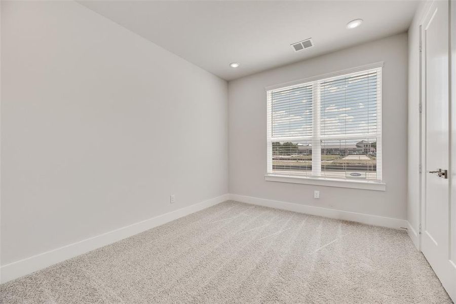 Spacious, unfurnished interior of a new home in Collin Creek, Plano (Image 26).