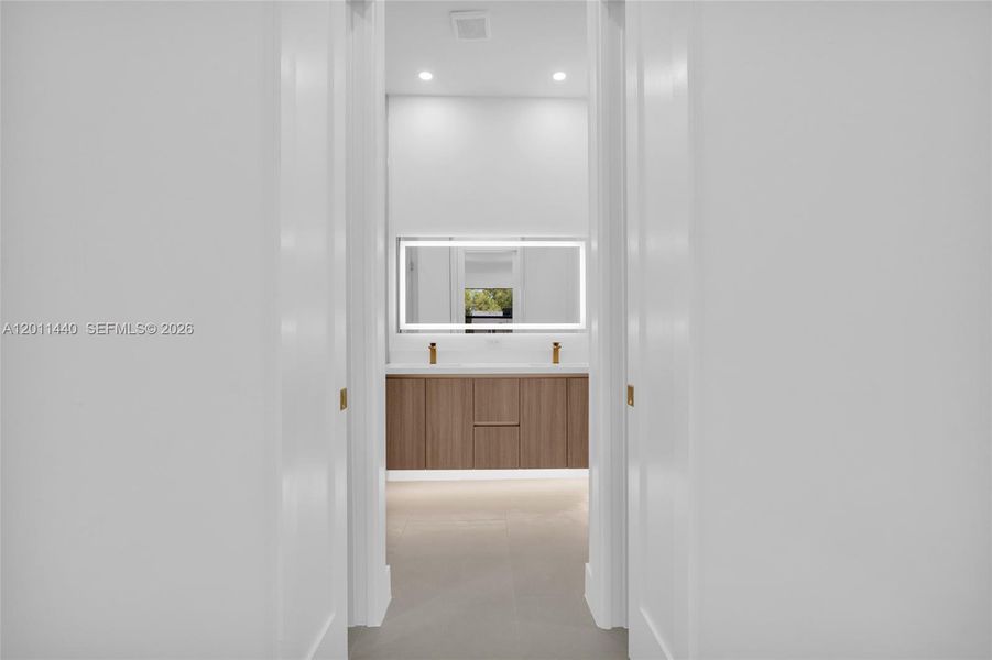 Image 34 of a home in .