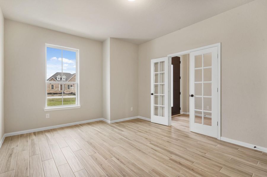 Convenient home office (*Photo not of actual home and used for illustration purposes only.) Convenient home office (*Photo not of actual home and used for illustration purposes only.)