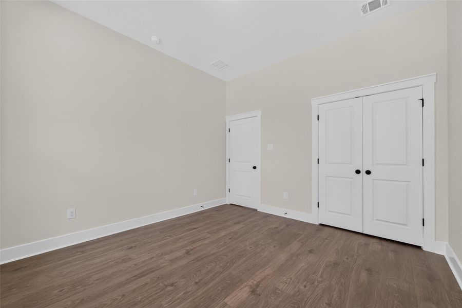 Spacious, unfurnished interior of a new home in Two Step Farm, Montgomery (Image 25).