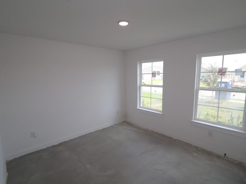 Spacious, unfurnished interior of a new home in Miller's Pond, Rosenberg (Image 11).
