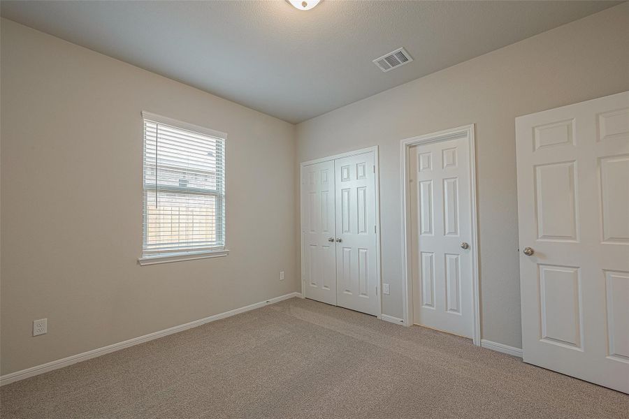Spacious, unfurnished interior of a new home in , Iowa Colony (Image 23).