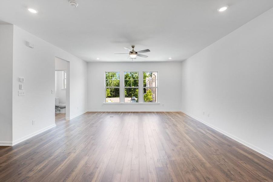 Spacious, unfurnished interior of a new home in Hampton Trace, Marietta (Image 24).