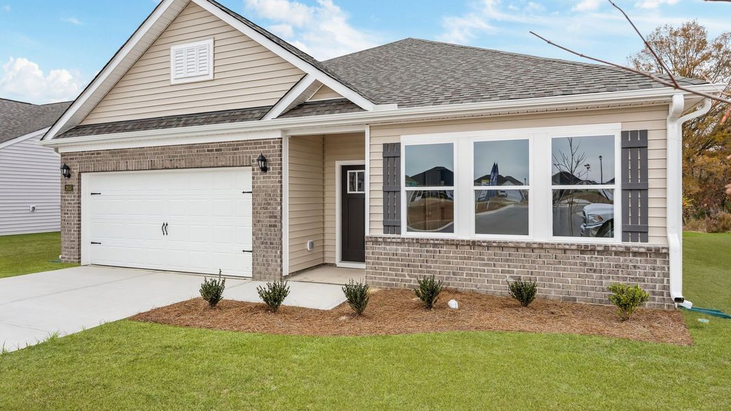 Exterior details and patio area of a home in Villa Grande, Winterville (Image 4).