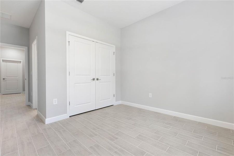 Spacious, unfurnished interior of a new home in , Cape Coral (Image 22).