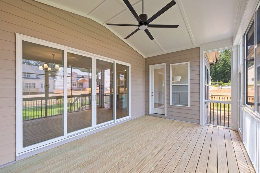 Representative exterior details of a home built from the The Emerson by RobuckHomes in Stonehenge, Raleigh (Image 57).