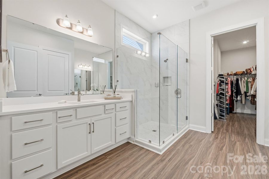 Primary En-Suite Bath