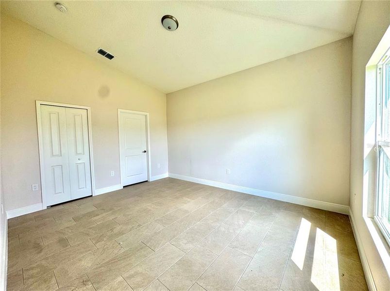 Spacious, unfurnished interior of a new home in , Orlando (Image 6).