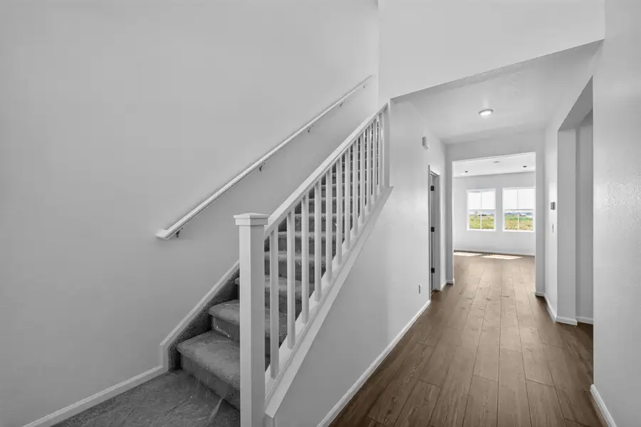 Spacious, unfurnished interior of a new home in Lake Bluff, Greeley (Image 14).
