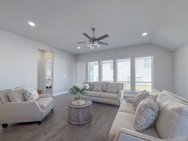 Furnished interior view inside a new home in Cibolo Canyons 50', San Antonio (Image 8). Furnished interior view inside a new home in Cibolo Canyons 50', San Antonio (Image 8).