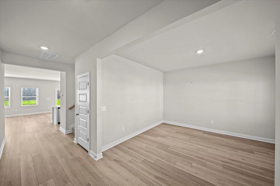 Spacious, unfurnished interior of a new home in Wexford Park, Fountain Inn (Image 11).