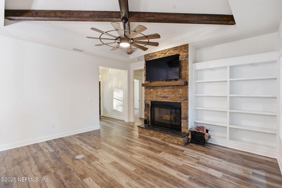 Spacious, unfurnished interior of a new home in , Florahome (Image 40).