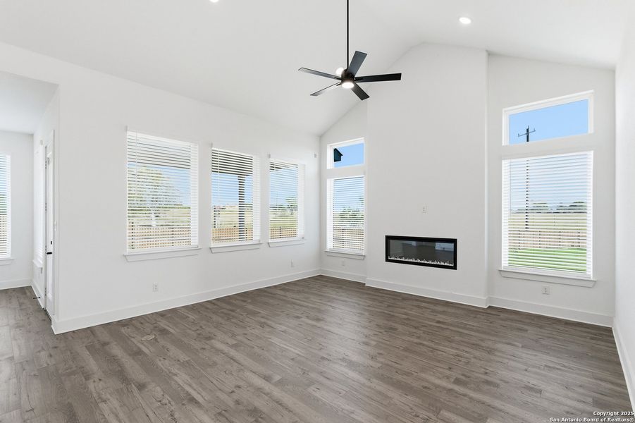 Spacious, unfurnished interior of a new home in Sienna Lakes, San Antonio (Image 30).
