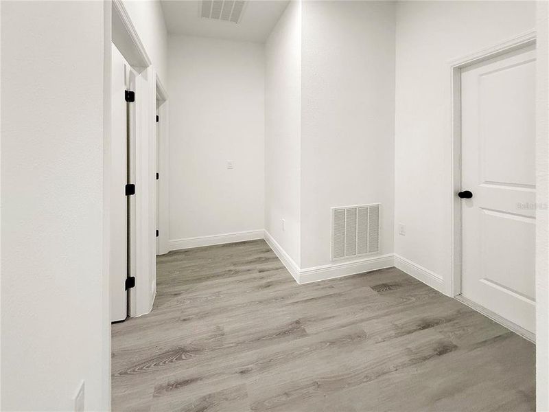 Spacious, unfurnished interior of a new home in , Ocala (Image 30).