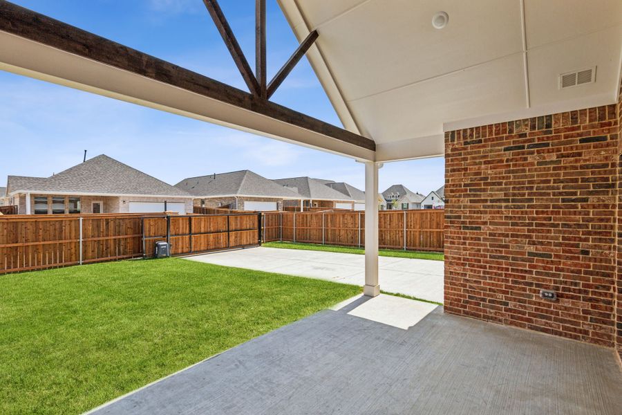 Exterior details and patio area of a home in Dove Hollow, Waxahachie (Image 19).