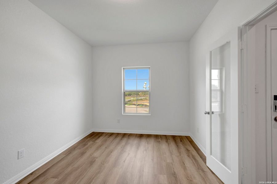 Spacious, unfurnished interior of a new home in Mesquite Ridge, San Antonio (Image 18).