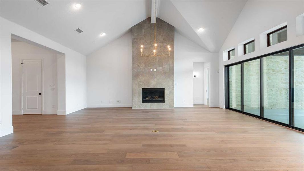 Spacious, unfurnished interior of a new home in Adkins Park 70', Hurst (Image 14).