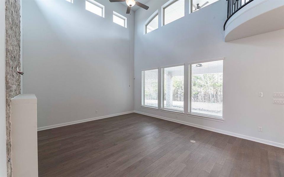Spacious, unfurnished interior of a new home in Heath Golf & Yacht Club, Forney (Image 19).