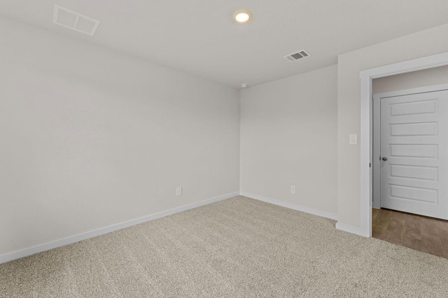 Spacious, unfurnished interior of a new home in Hartland Ranch, Lockhart (Image 14).