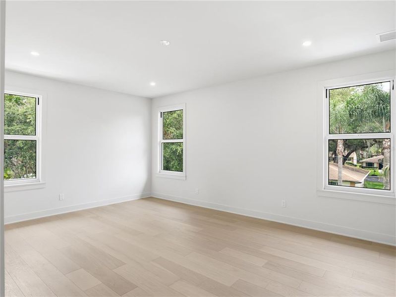 Spacious, unfurnished interior of a new home in , Winter Park (Image 25).