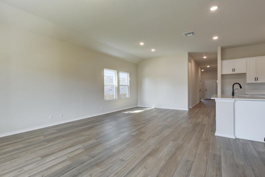Representative unfurnished interior of a home built from the Sage by Ashton Woods in Arcadia Ridge, San Antonio (Image 13).
