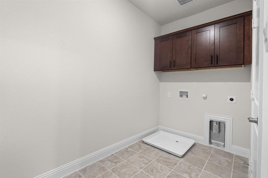 Spacious, unfurnished interior of a new home in Mustang Square, Plano (Image 22).