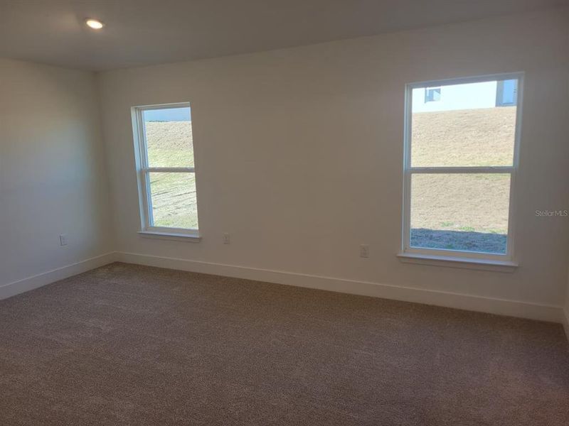 Spacious, unfurnished interior of a new home in Arbor Park, Leesburg (Image 13).