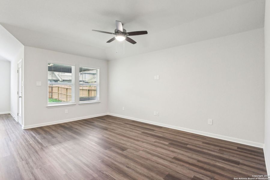 Spacious, unfurnished interior of a new home in Sagebrooke - Premier Series, San Antonio (Image 15).