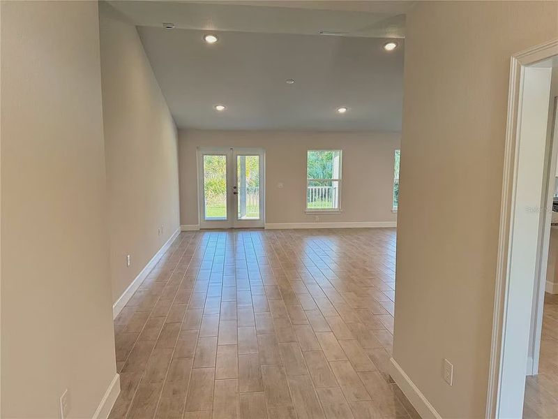 Spacious, unfurnished interior of a new home in South Gulf Cove, Port Charlotte (Image 8).