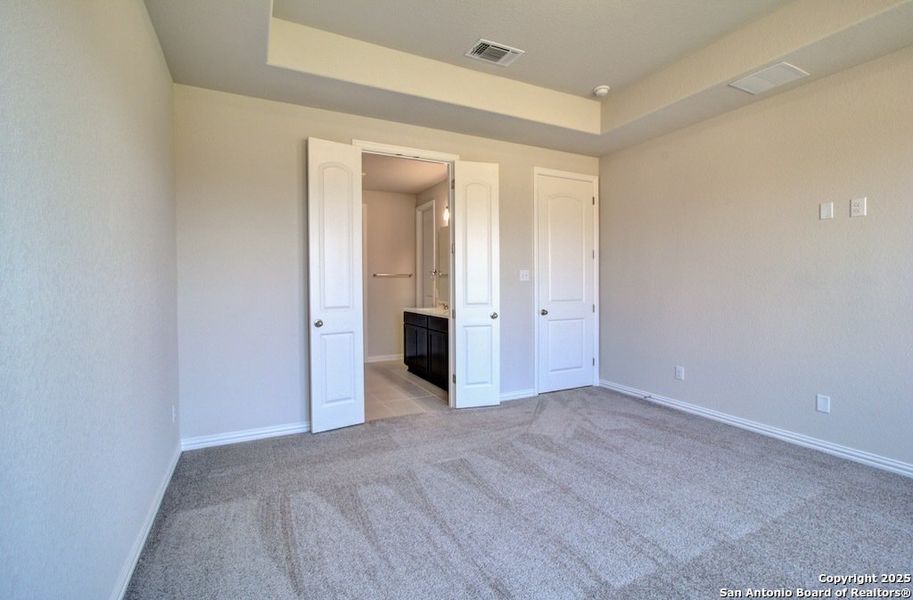 Spacious, unfurnished interior of a new home in , New Braunfels (Image 26).