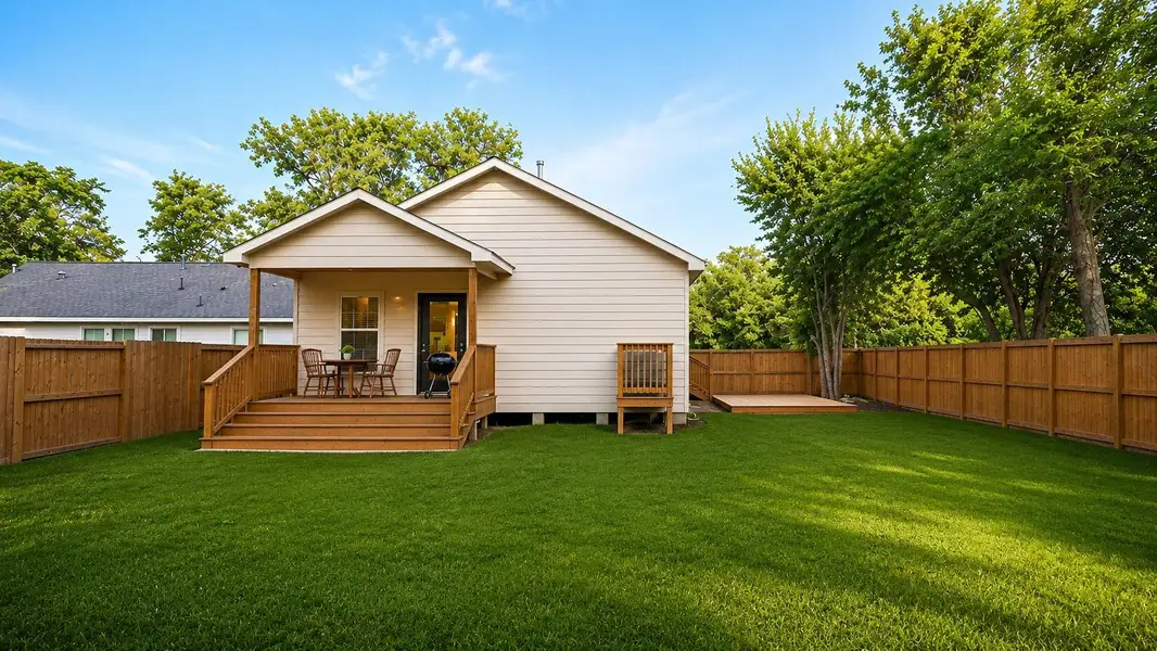 Exterior details and patio area of a home in , Houston (Image 19).