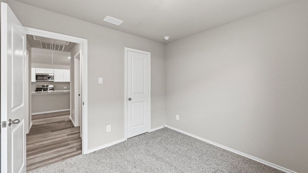 Spacious, unfurnished interior of a new home in Hickory Grove, Krum (Image 32).