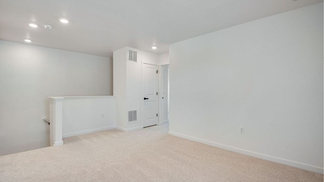 Spacious, unfurnished interior of a new home in Horizon Uptown, Aurora (Image 19).